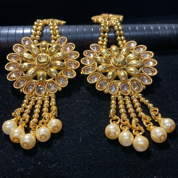 Absolutely stunning Jhumka Chandelier Earrings gold tone pearls gold stones - Picture 3 of 7
